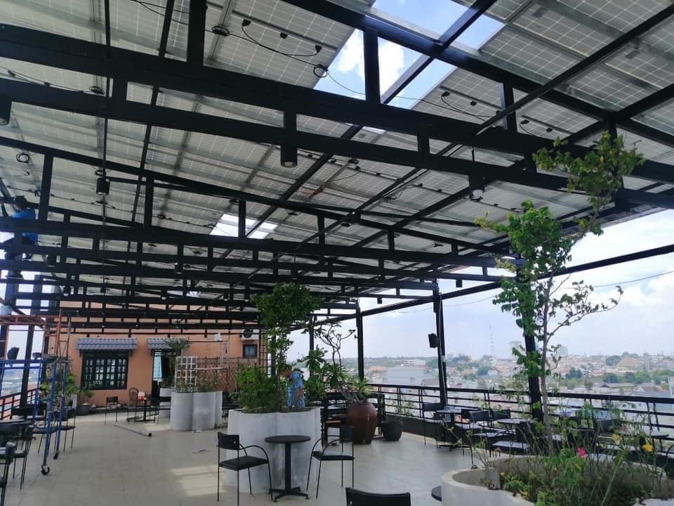 Pin Điện mặt trời tận dụng làm quán cfe tại Đồng Tháp