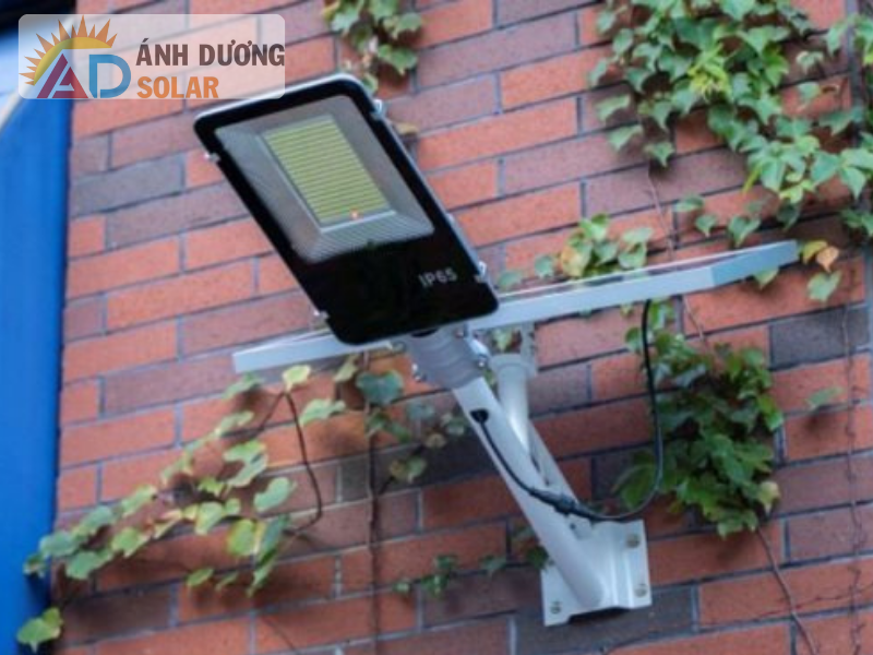 Đèn-năng-lượng-mặt-trời-Tân-An-1