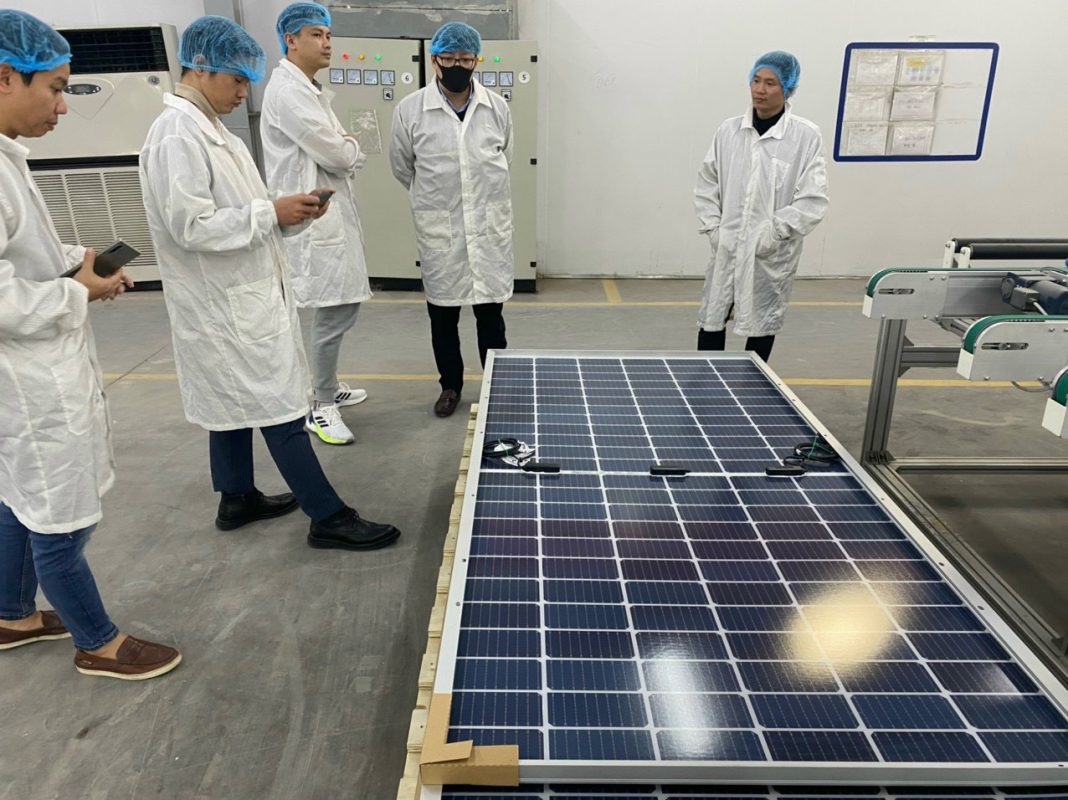 Tham quan qui trình sản xuất tấm pin Mặt trời tại nhà máy