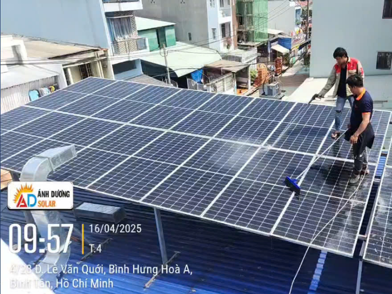 ve-sinh-tam-pin-nang-luong-3