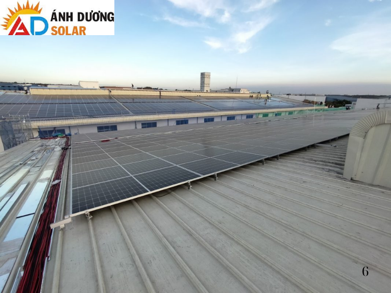 lap-dien-mat-troi-cho-nha-xuong-2