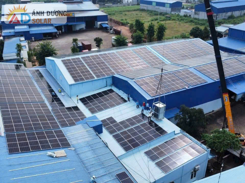 bang-gia-lap-dien-mat-troi-2026-2