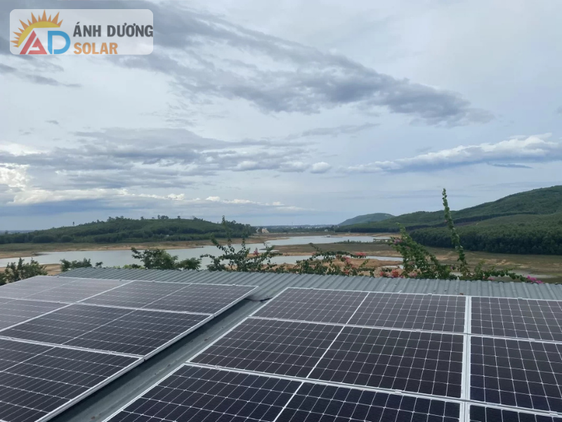 bang-gia-lap-dien-mat-troi-2026