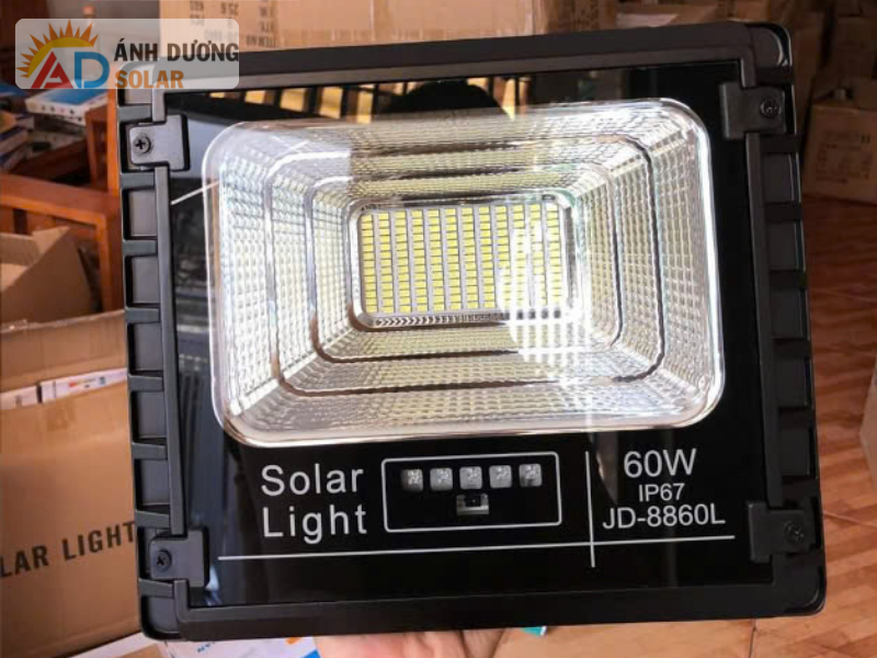 den-nang-luong-mat-troi-chinh-hang