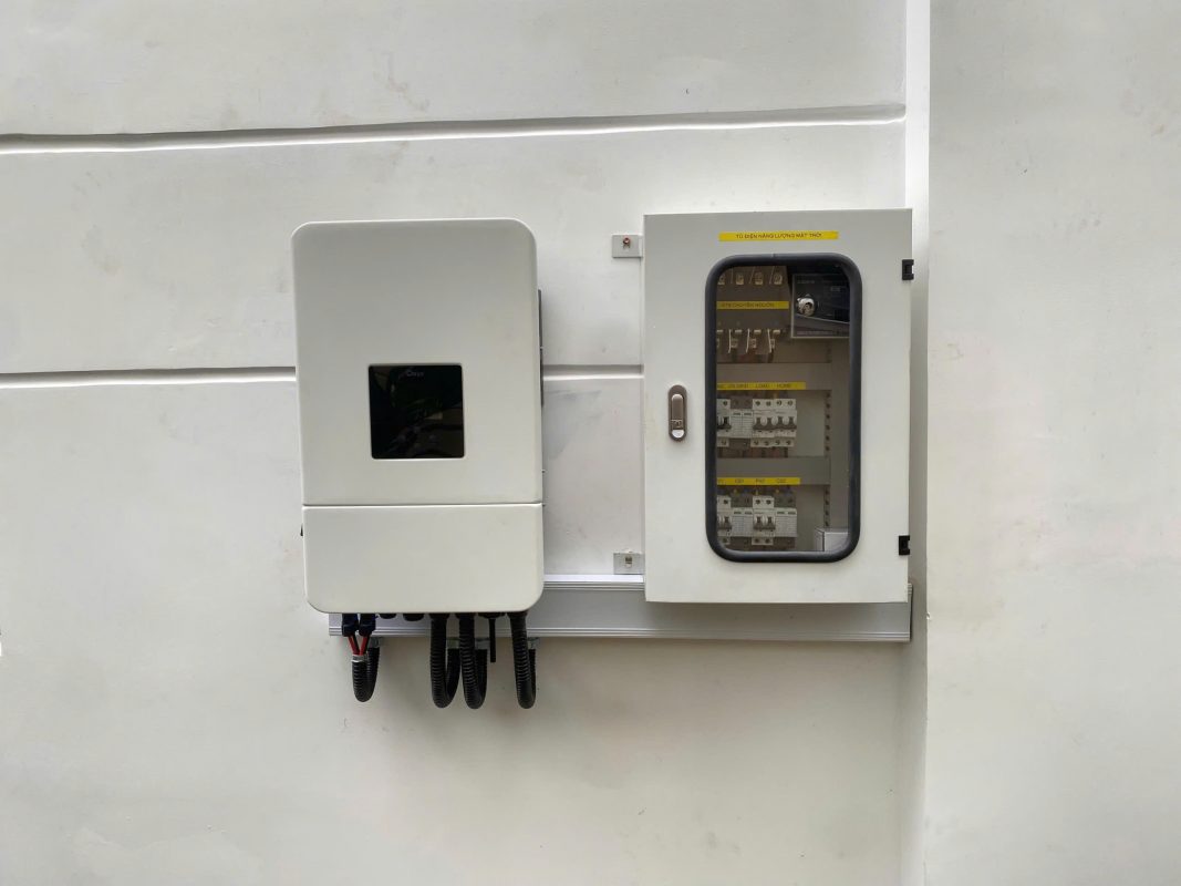 inverter-dien-mat-troi