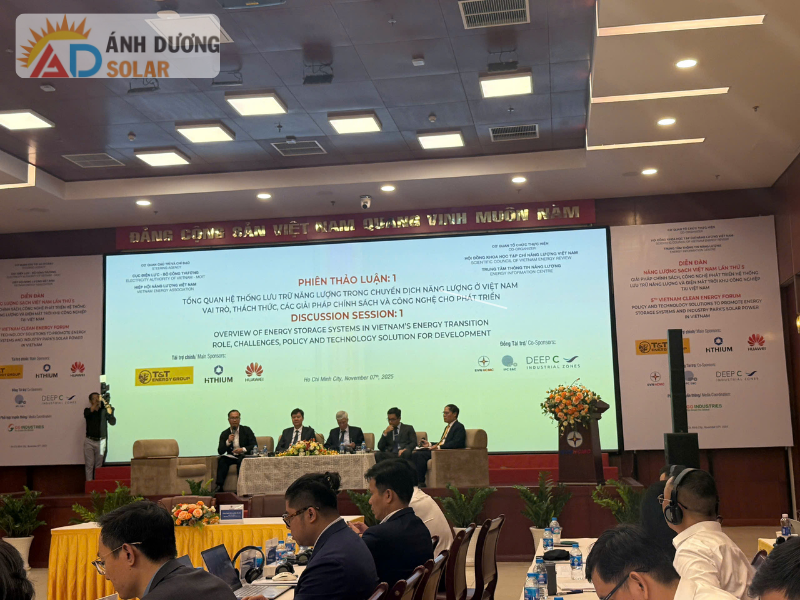 anh-duong-tham-gia-dien-dan-nang-luong-sach-viet-nam-2