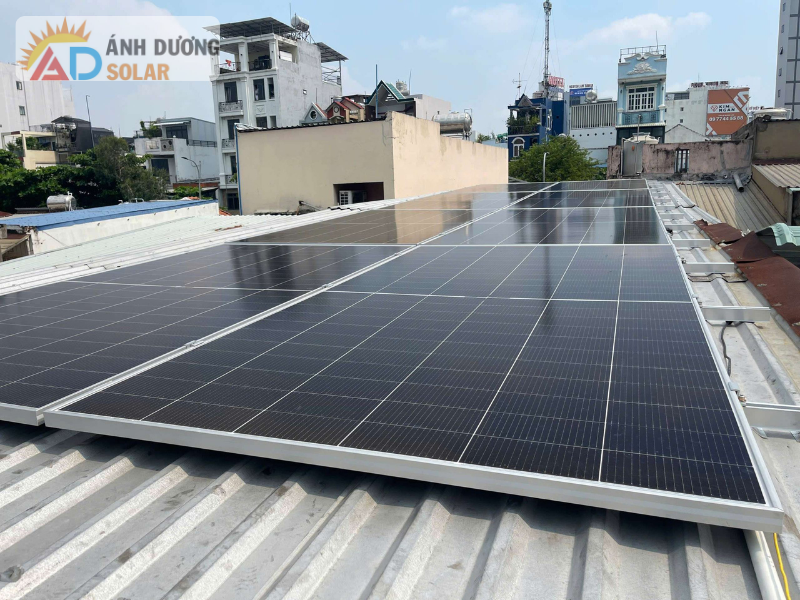 lap-dien-mat-troi-tren-mai-1